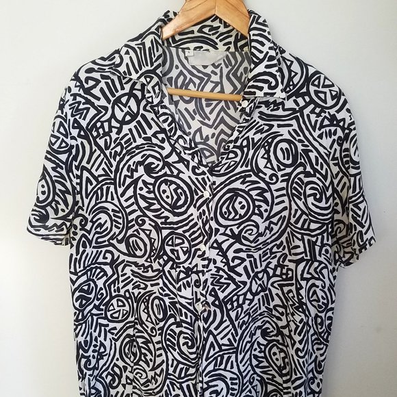 Tops - Black & White Pattern Short Sleeve Silk Button Up